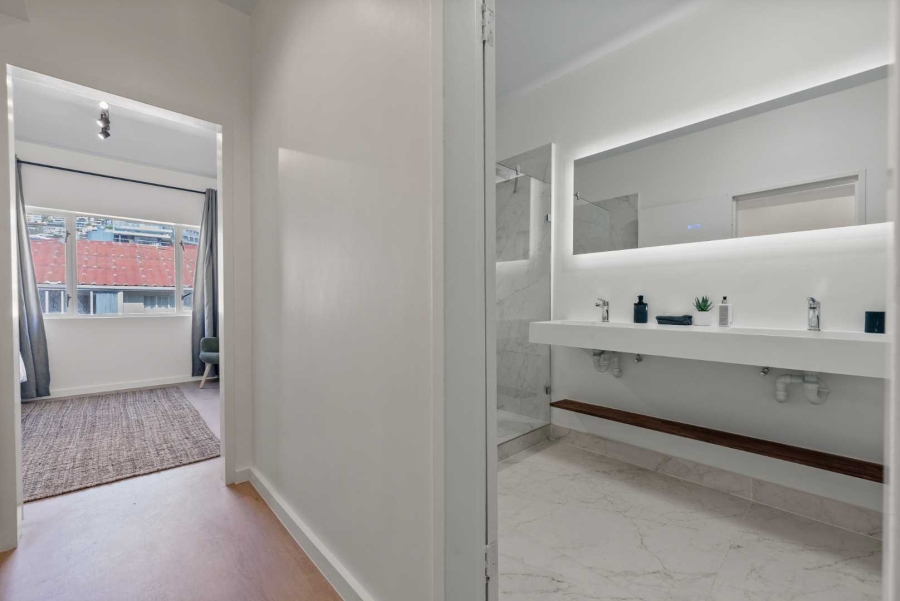 2 Bedroom Property for Sale in Sea Point Western Cape